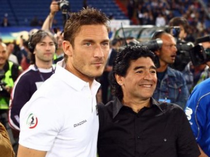 Francesco Totti e Diego Armando Maradona guest star a La Partita del Cuore 2008