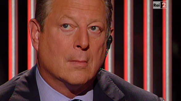 Al Gore ad Annozero ascolta Travaglio