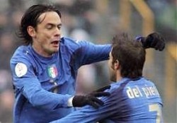 Filippo Inzaghi, autore di due gol, con Alessandro Del Piero