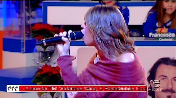 Alessandra Amoroso in lacrime ad Amici del 10 dicembre 2011