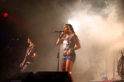 Gallery fotografica del Dopo X Factor di Ambra Marie  in concerto Live con la sua band