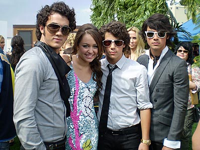 I Jonas Brothers con Miley Cirus