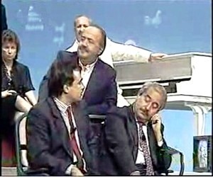 Costanzo con Falcone nella celebre puntata a staffetta con Samarcanda nel 1991