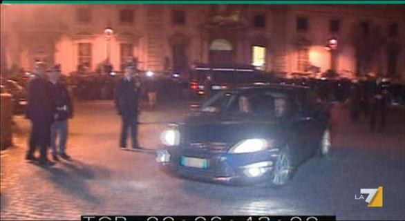 Dimissioni Berlusconi: Tg La 7, In Onda e Ballarò