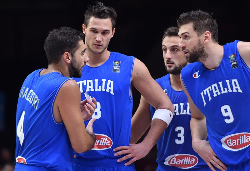 (From L) Italy's shooting guard  Pietro Aradori, Italy's small forward Danilo Gallinari, Italy's shooting guard  Marco Belinelli and Italy's center Andrea Bargnani confer during the classification basketball match between the Czech Republic and Italy at the EuroBasket 2015 in Lille, northern France, on September 17, 2015.  AFP PHOTO / PHILIPPE HUGUEN        (Photo credit should read PHILIPPE HUGUEN/AFP/Getty Images)
