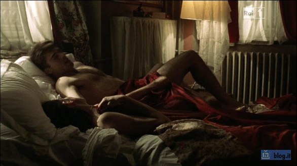 Foto de il campione e la miss hot - Scena di sesso e Luca Argentero nudo nella fiction di Tiberio Mitri di Rai1