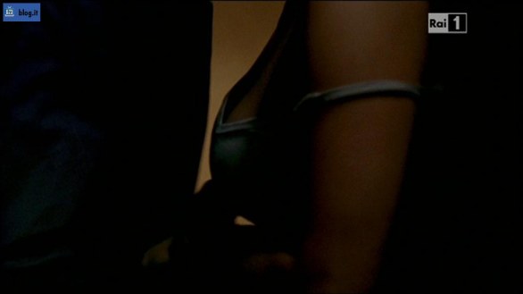 Foto de Il segreto dell'acqua Hot - Scena di sesso e Scamarcio nudo nella fiction di Rai1
