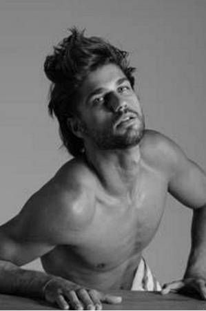 Foto del modello Bruno Cabrerizo di Ballando con le Stelle nudo