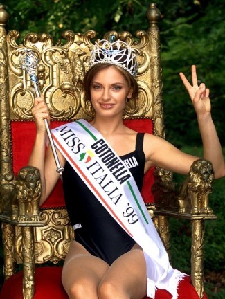 La vincitrice dell'edizione di Miss Italia 1999 Manila Nazzaro
