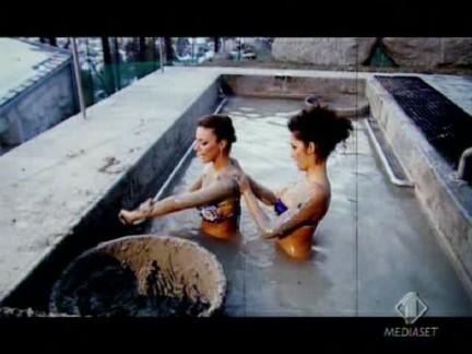 Melita Toniolo e Raffaella Fico nude a Real Tv - Foto