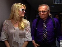 Paris Hilton e Larry King negli studi della CNN
