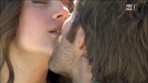 foto della scena di sesso tra andrea e elena nella quinta puntata del 2 novembre 2010 della fiction rai terra ribelle