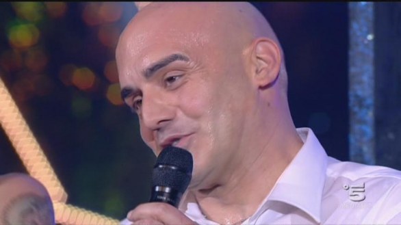 Roberto Carlisi, ballerino imitatore di Carrà e Cuccarini, a Italia s Got Talent 2013