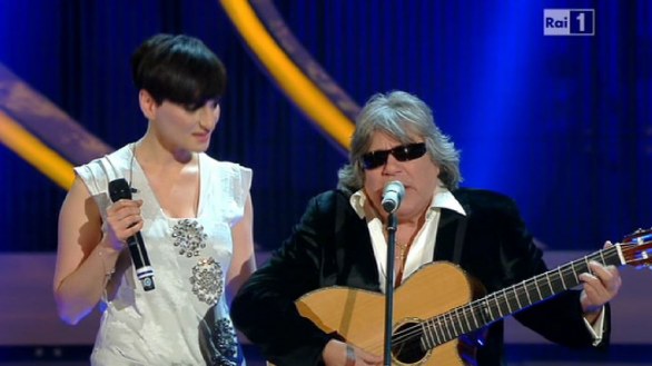 Sanremo 2012 - Arisa con Josè Feliciano in “Che sarà - Que sera’”