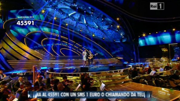 Sanremo 2012 - Arisa con Josè Feliciano in “Che sarà - Que sera’”