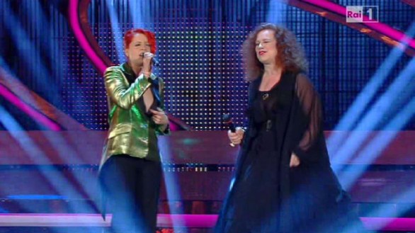 Sanremo 2012 - Noemi con Sarah Jane Morris in Amarsi un po’-To feel in love