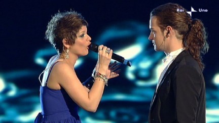 Sanremo -Valerio Scanu e Alessandra Amoroso duettano nella quarta puntata