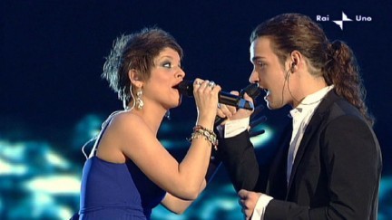 Sanremo -Valerio Scanu e Alessandra Amoroso duettano nella quarta puntata