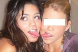 Le nuove foto scandalo con i baci lesbo di Vanessa Hudgens